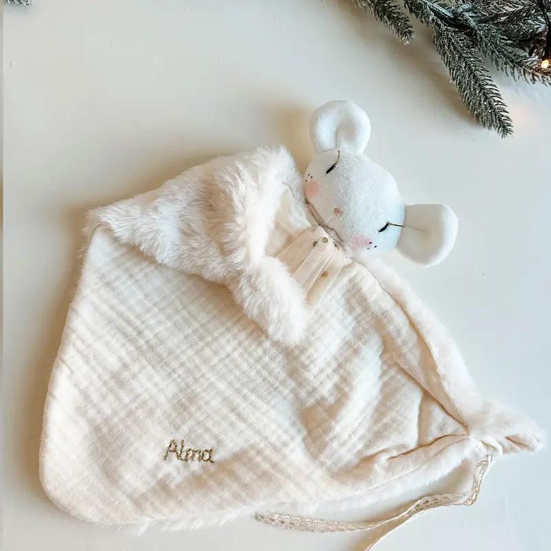 Doudou personnalisé Léo le Souriceau - Souris d'hiver en fourrure