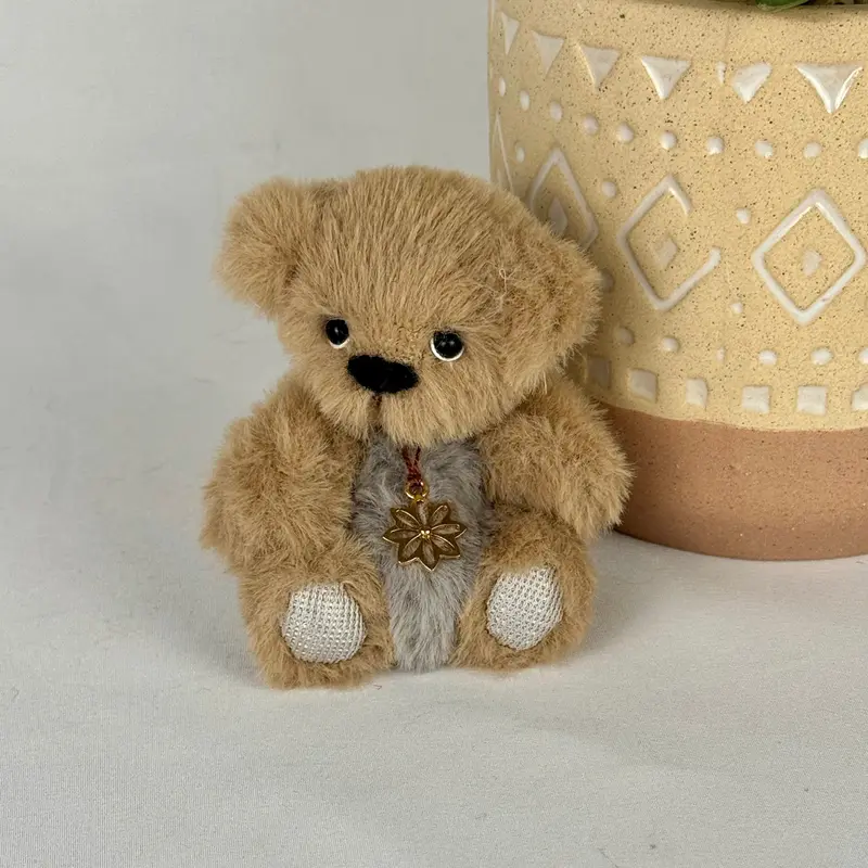 🐻 Edelweiss – Petit Ours Miniature Articulé à l’Ancienne (10 cm)