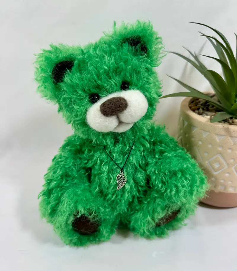 Eden – Ours de collection vert articulé fait main – environ 20 cm