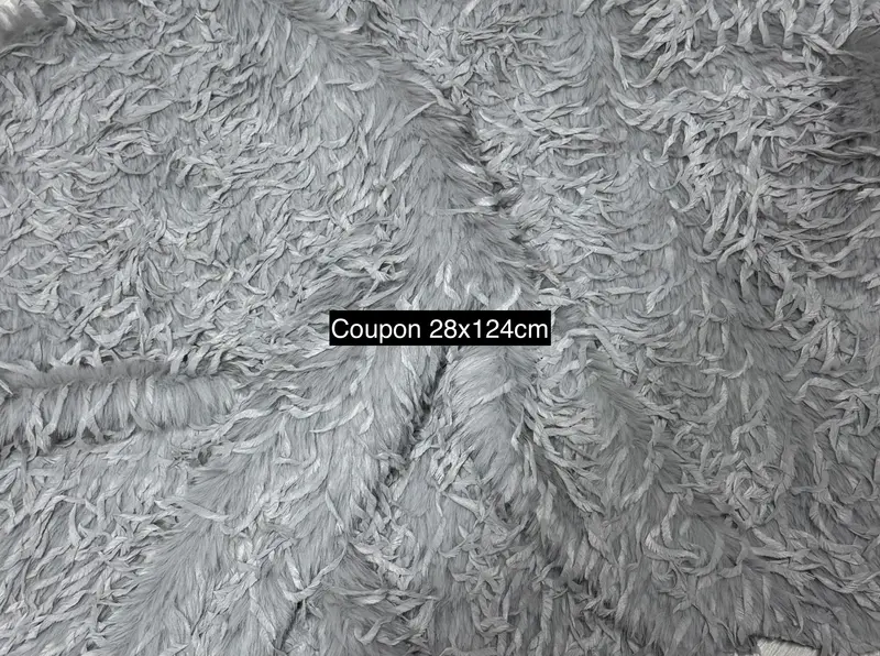 Fausse fourrure grise texturée 3-4 cm – effet plumes – coupon 28x124 cm