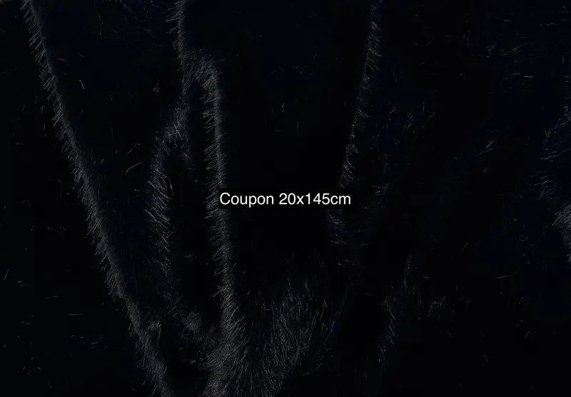 Fausse fourrure noire douce mi-longue (poils ~2 cm) – coupon 20x145 cm