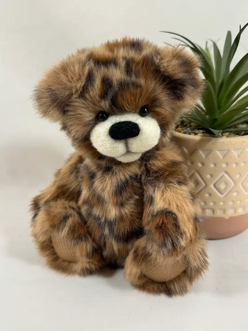 Finley – Ours de collection artisanal en fausse fourrure 20 cm