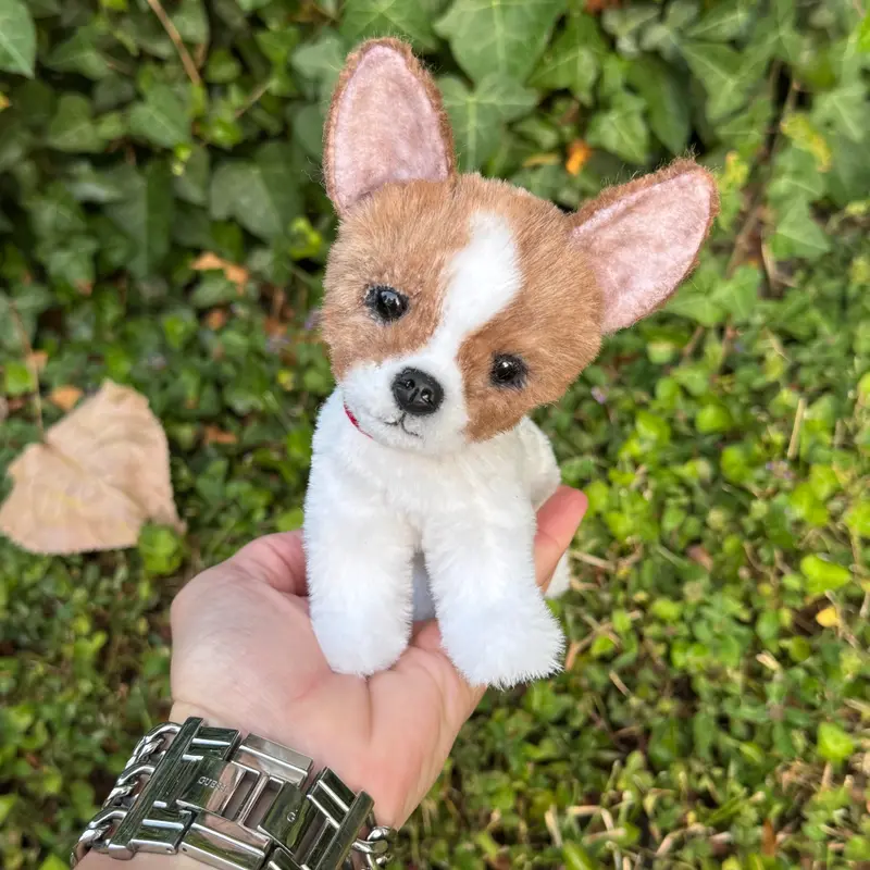 Flip – Chihuahua miniature réaliste articulé en fausse fourrure teintée à la main – Pièce unique fait main