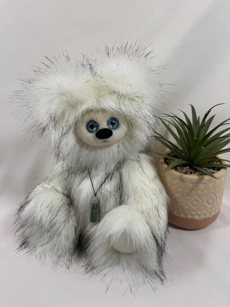 Frimousse Signature Auréa – Création artisanale 30 cm – Peluche d’art unique faite main