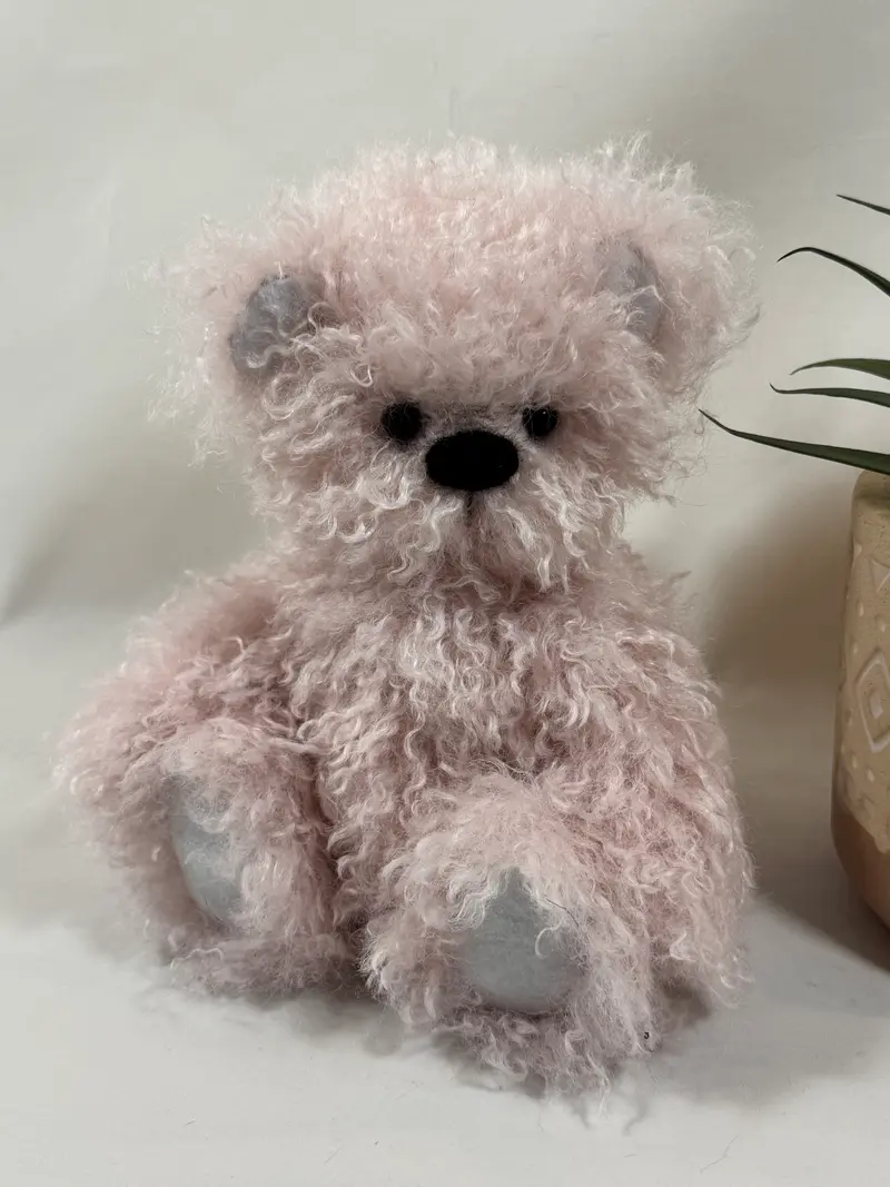 Frisette – Ours de collection articulé artisanal rose bouclé 20 cm – Pièce unique