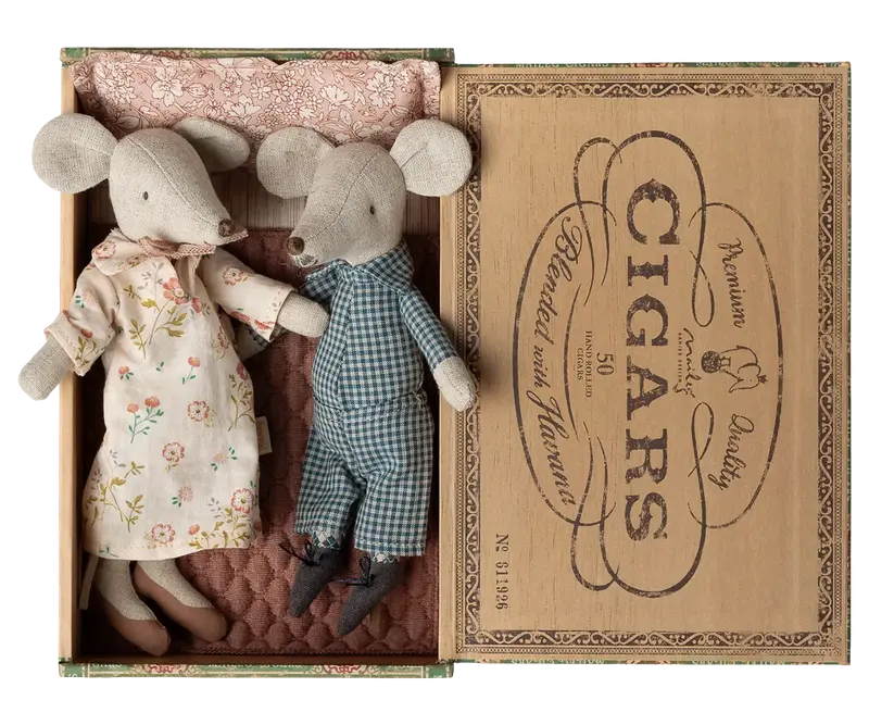 Grand Mère et Grand Père Souris dans leur boite à cigares - MAILEG