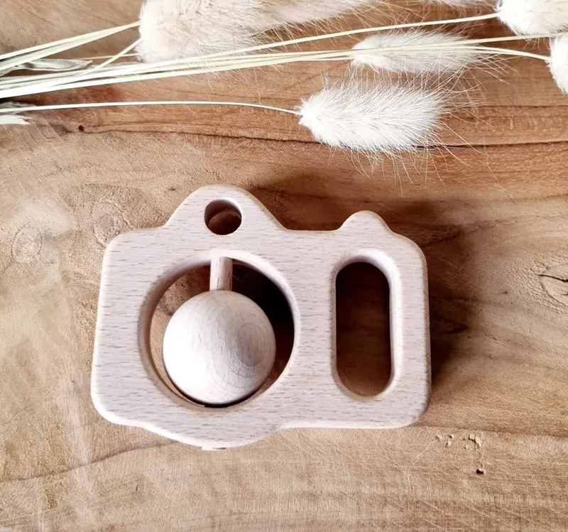 Hochet en bois appareil photo