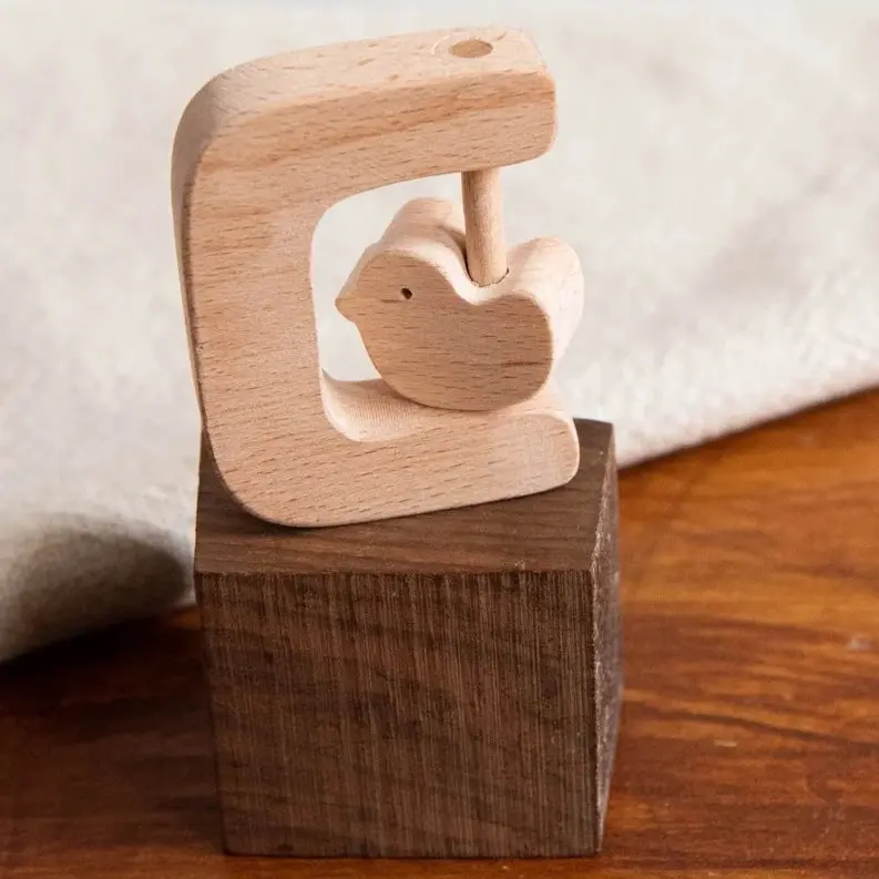 Hochet oiseau en bois