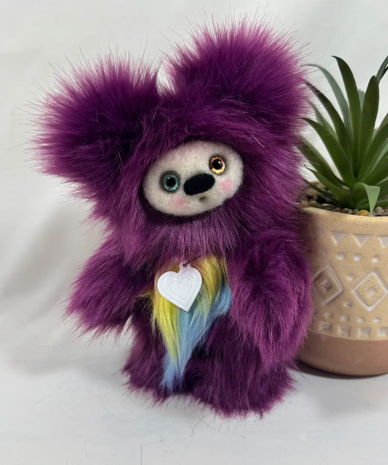 đ Iris â Petite Frimousse artisanale de la collection Saint-Valentin â Peluche dâart faite main â 17 cm