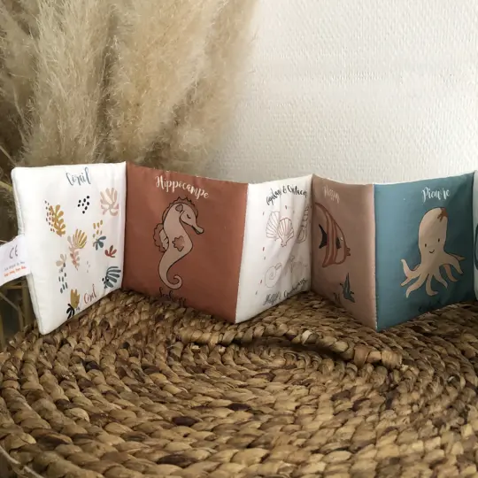 Livre d'éveil animaux de la mer avec "bruitage"