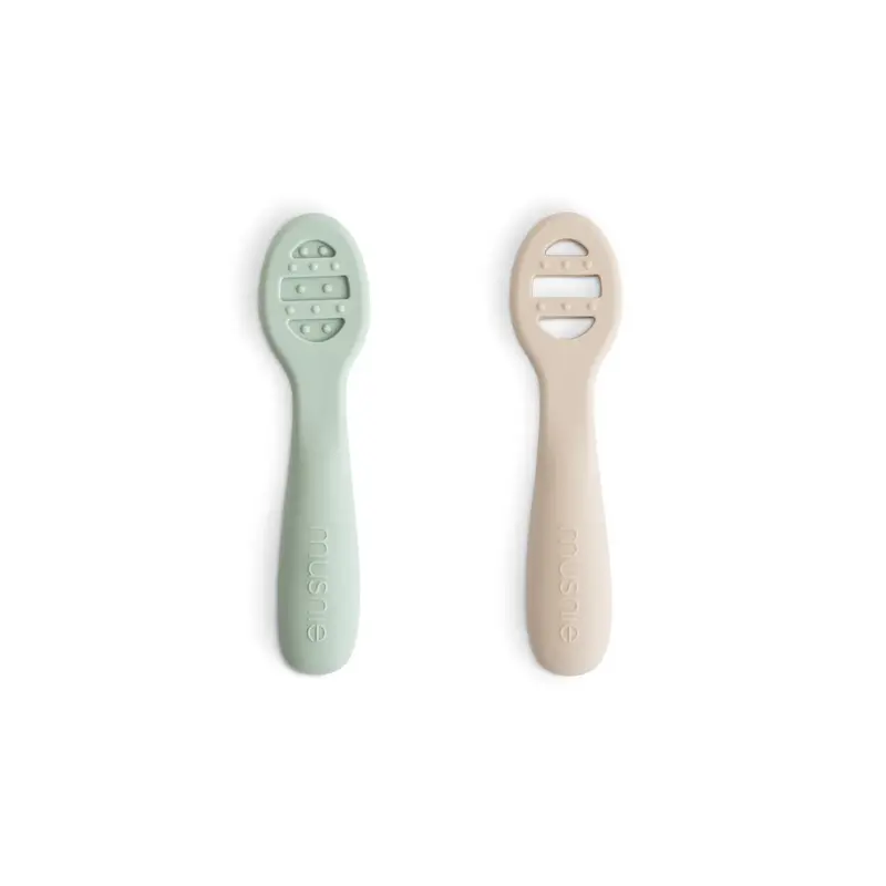 Lot de 2 cuillères d'apprentissage pour bébé - Cambridge Blue / Shifting Sand - Mushie