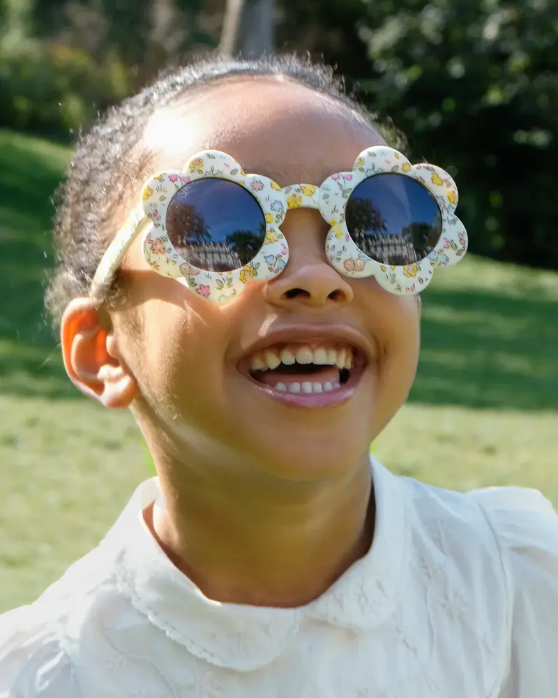 Lunettes de soleil à pétales de fleurs jaune