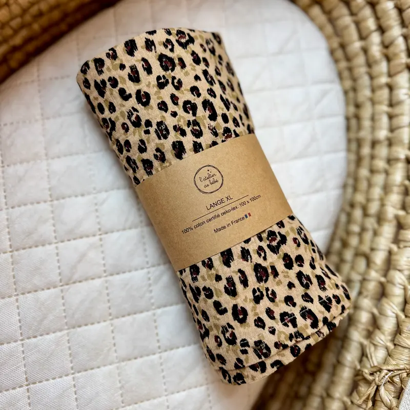 Maxi lange bébé XL 100 x 100 cm en double gaze de coton – BEIGE LEOPARD – Personnalisable – Made in France