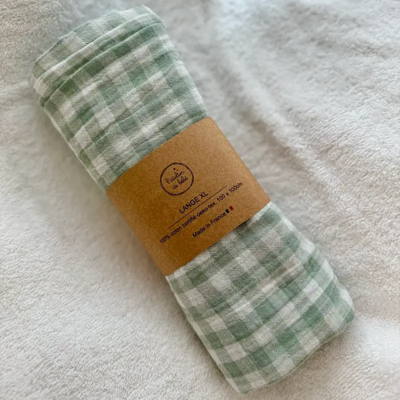 Maxi lange bébé XL 100 x 100 cm en double gaze de coton – VICHY VERT AMANDE – Personnalisable – Made in France