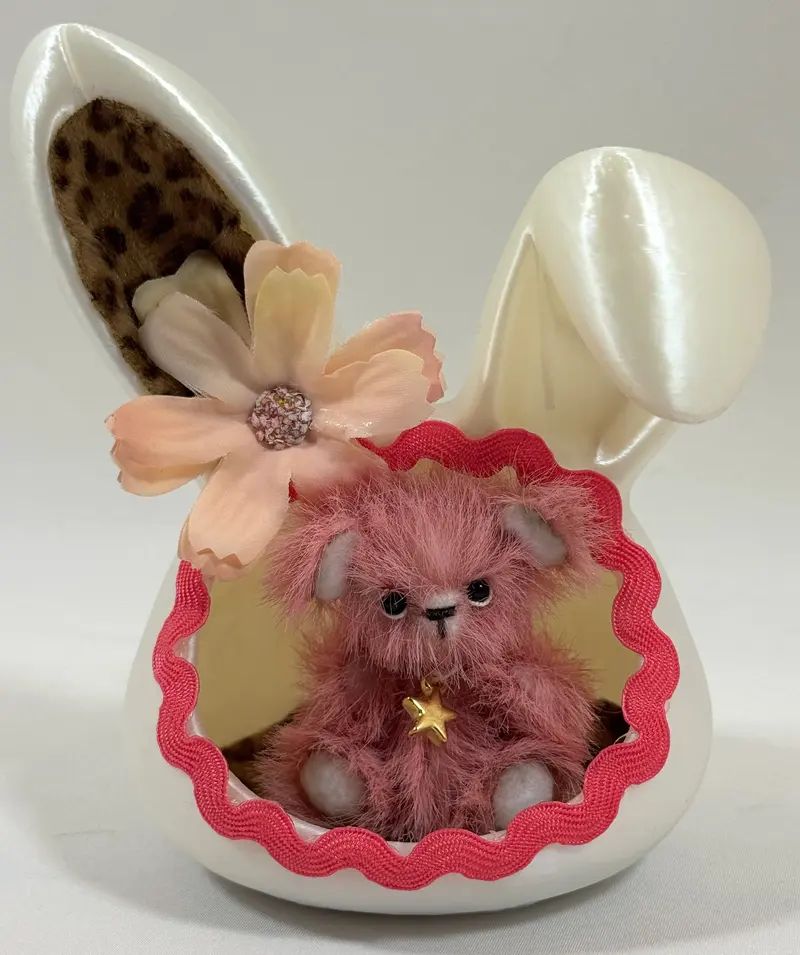 Mimi ours miniature 5 cm avec maison lapin – création artisanale, pièce unique
