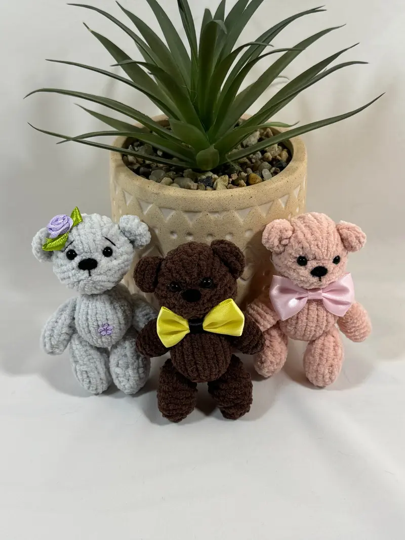 Mini ours tricotés en fil chenille – 9 cm | Porte-clés ou talisman porte-bonheur