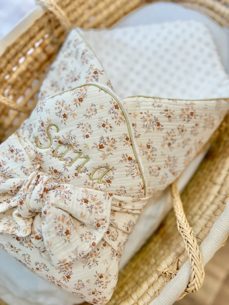 Nid d'ange bébé d'emmaillotage - Fleuri beige Aimée | Made in France