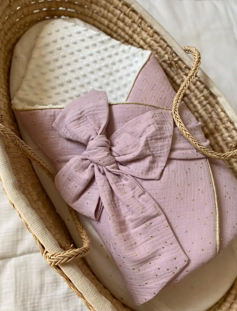 Nid d'ange bébé d'emmaillotage -ROSE PETALES ET OR | Made in France