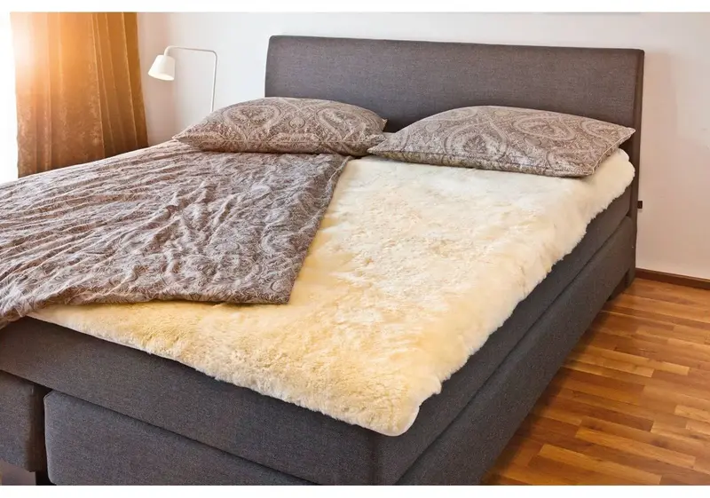 Peau d'agneau pour le lit Fellhof - 70x140cm