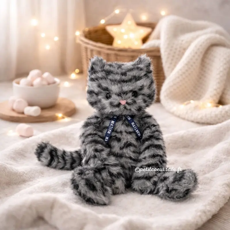 Peluche Grisouille Chat Méloé fabriquée en France – 37 ou 56 cm Maïlou