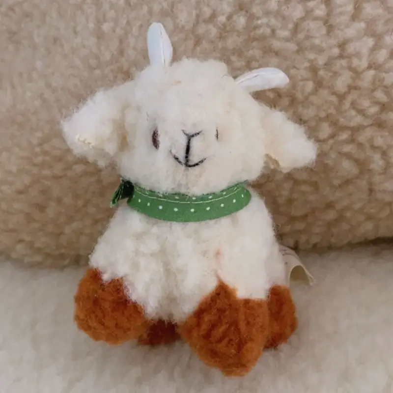 Petit doudou mouton bélier en laine vierge Sassoupi