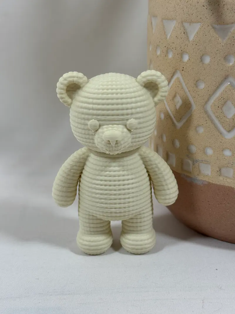 Petit ours décoratif imprimé en 3D en PLA crème – 8 cm