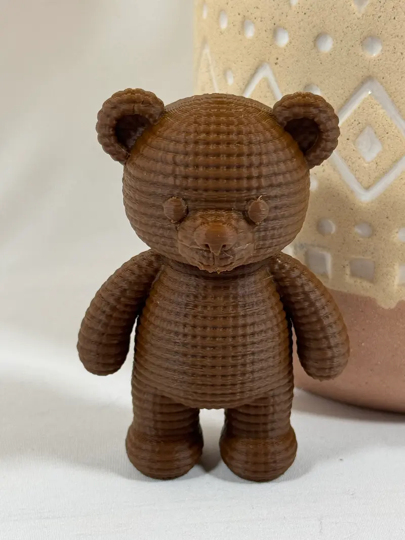 Petit ours décoratif imprimé en 3D en PLA marron – 8 cm