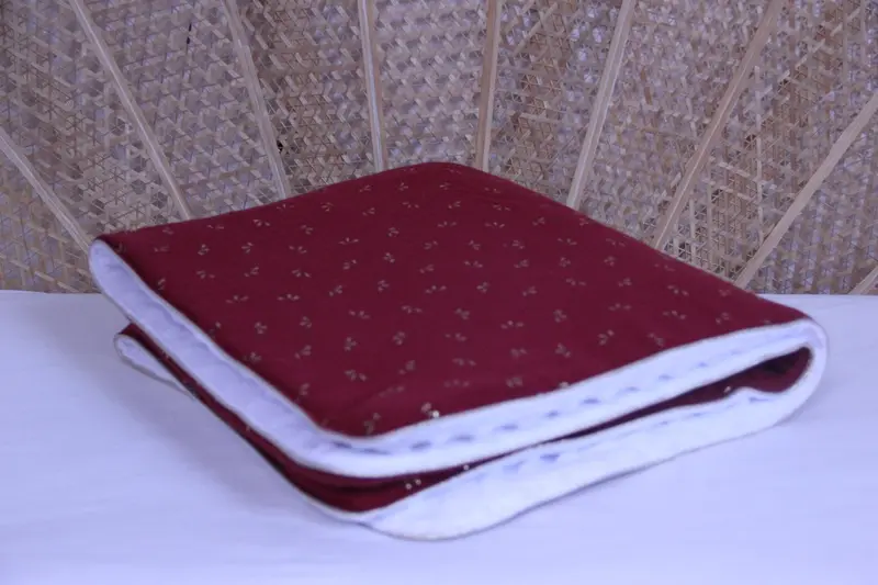 Plaid bébé fait main – thème coquillage | Ton grenat/or – fabrication française