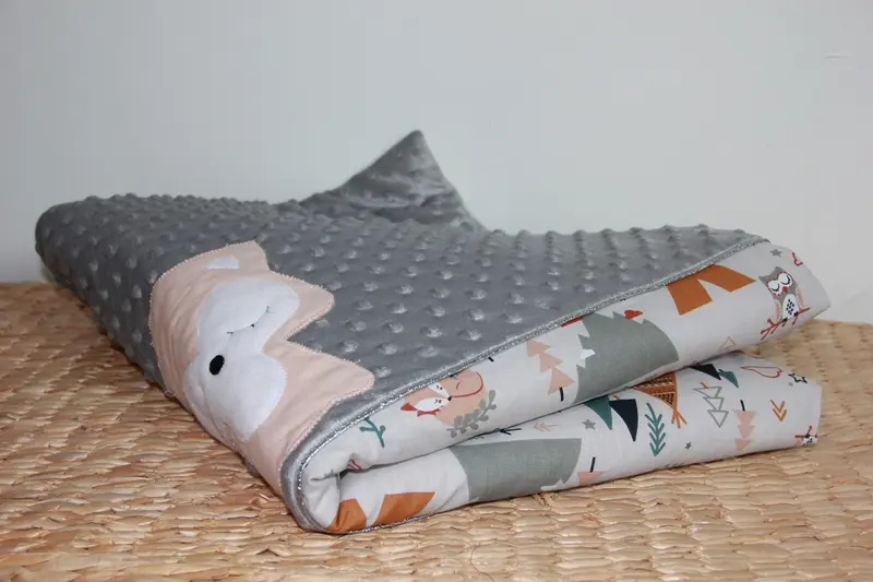 Plaid bébé fait main – thème renard | Ton gris/rose – fabrication française