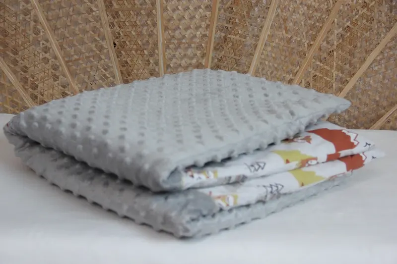 Plaid bébé fait main – thème renard | Ton gris/rouille – fabrication française