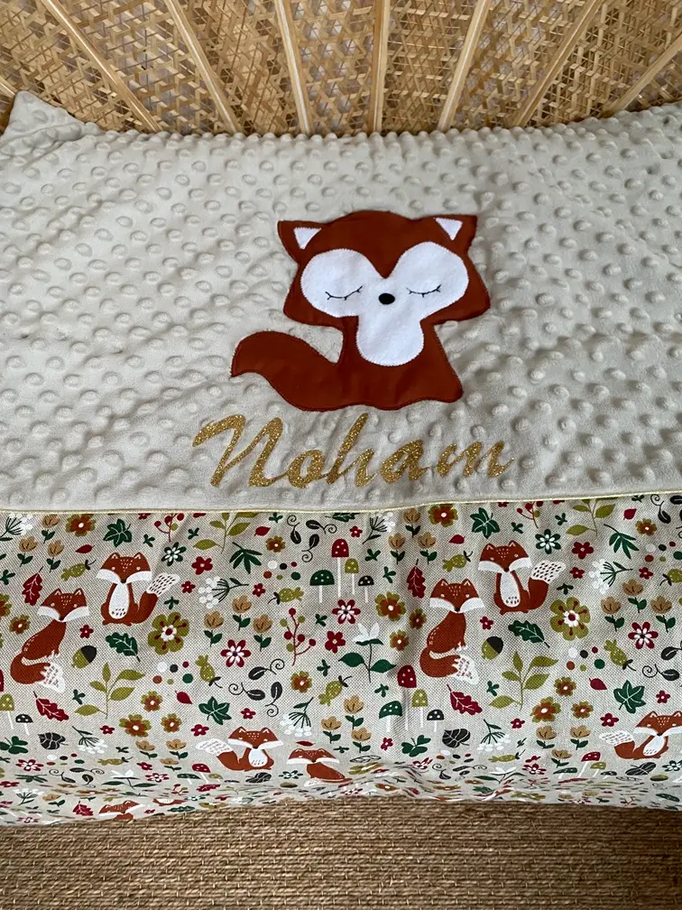 Plaid bébé fait main – thème renard | Ton marron/taupe – fabrication française