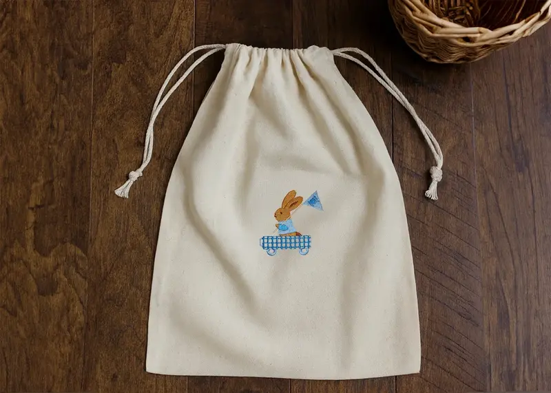 Pochette cadeau brodée