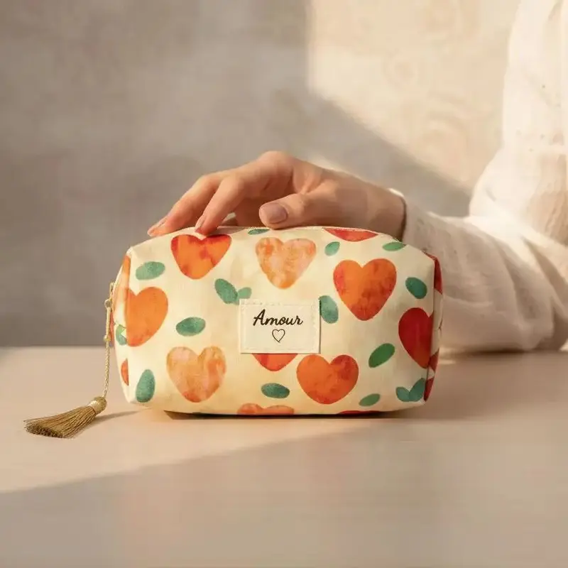 Pochette trousse « Amour » – Cœurs colorés – 16 x 9 x 9 cm