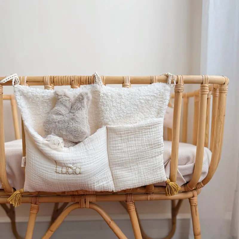 Range doudou personnalisé - Gaze et Sherpa ÉCRU, pompons au choix