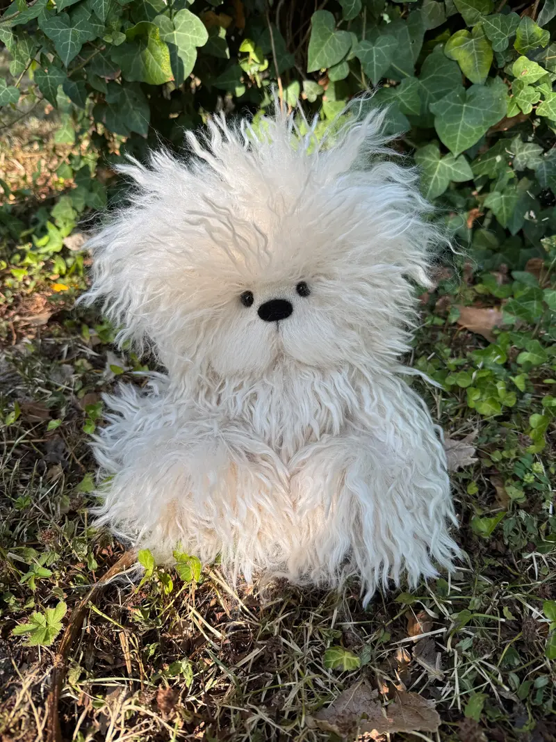 🧸 Rasta Bear – Ours de collection articulé 30 cm en fausse fourrure frisée beige