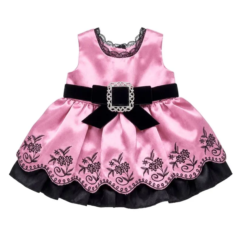 Robe rose et noir à boucle argentée