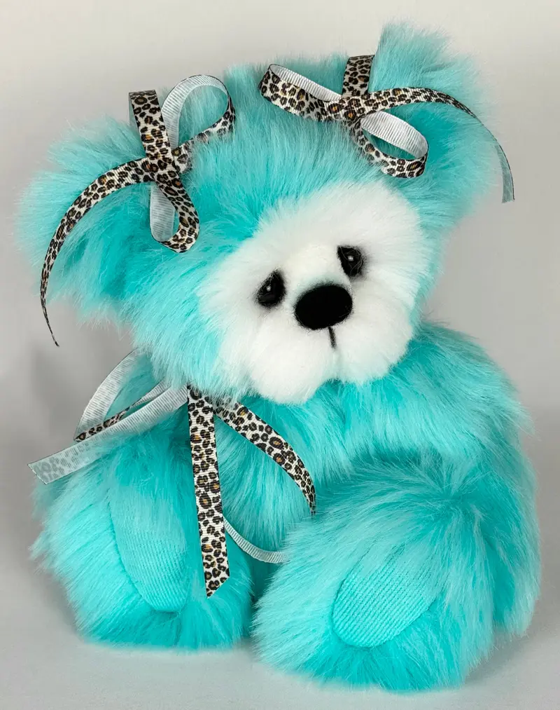Safari – Ourse de collection artisanale en fausse fourrure turquoise (30 cm)