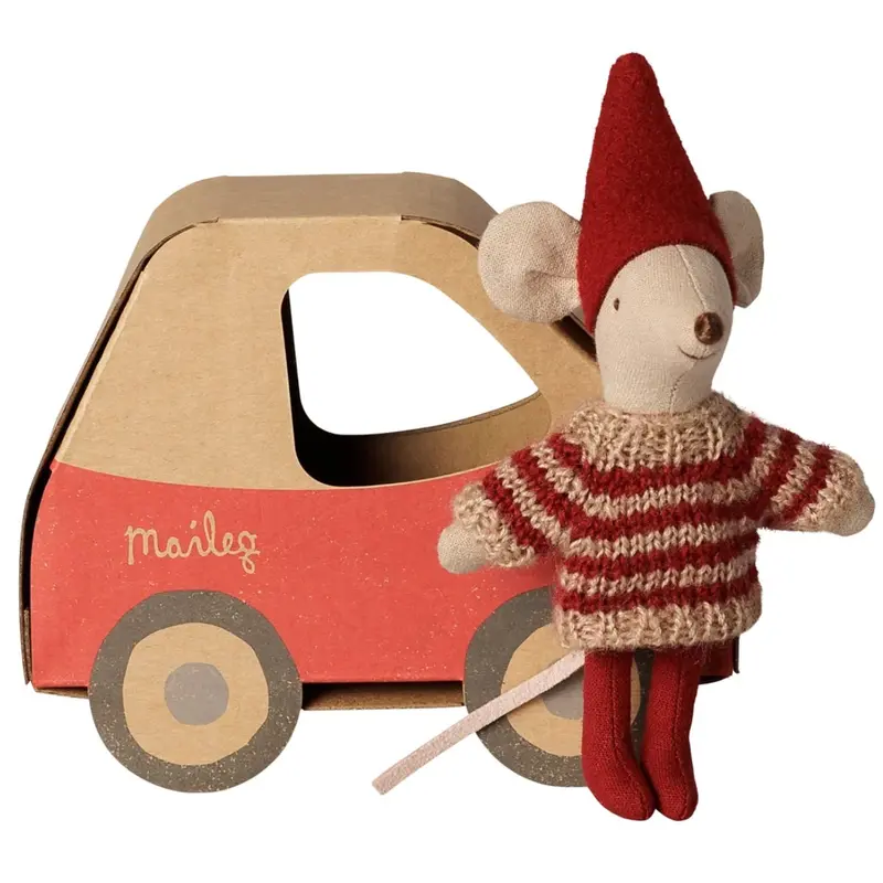 Souris De Noël, Petite Sœur Dans Une Boîte En Forme De Voiture