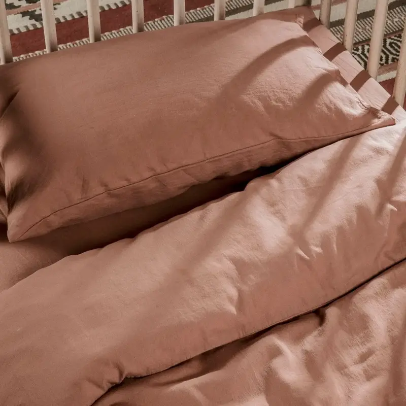 Taie d’oreiller bébé en coton bio Kadolis - Terracotta 40x60cm