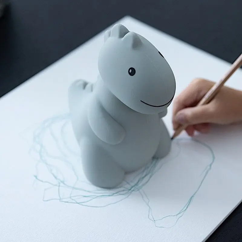 Tirelire dino Jéroom sauge - ATELIER PIERRE