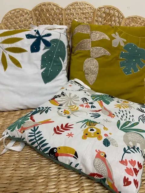 Tour de lit bébé modulable – 6 coussins à nouer – Motif jungle – Fait main