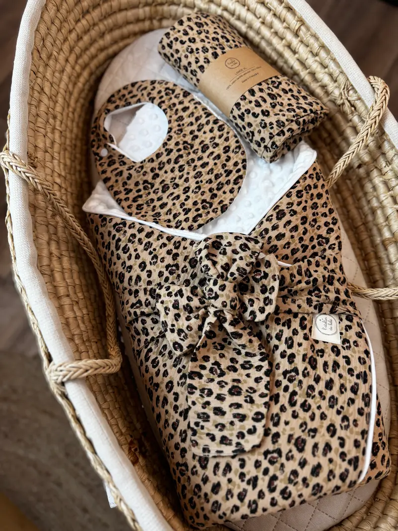 Trio Naissance Bébé Nid d’Ange, Bavoir & Lange XL en Gaze de Coton LEOPARD -Personnalisable