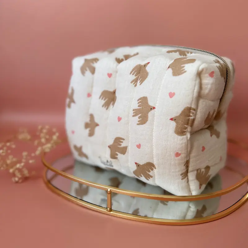 Trousse de toilette matelassée avec prénom personnalisé - Motif Oiseaux / Coeurs rose