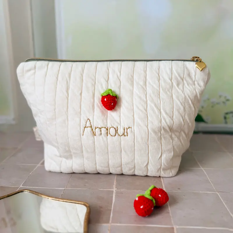 Trousse de toilette matelassée écrue personnalisée - Fraises