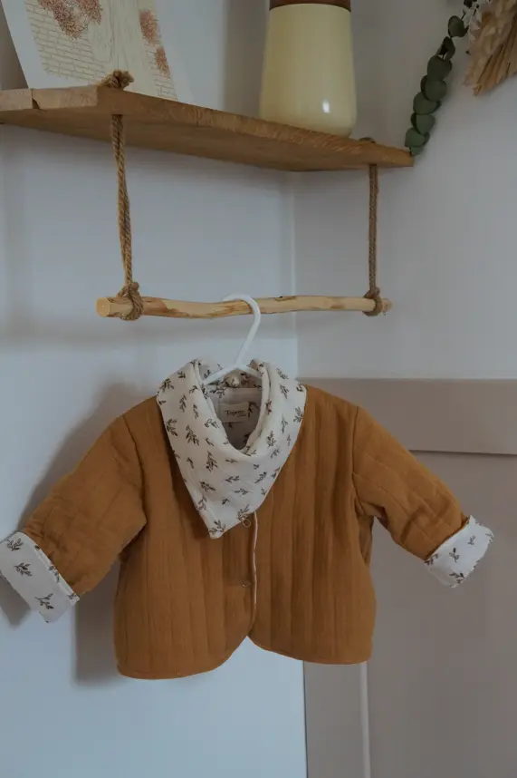 Veste matelassée avec manches enfant Camel/Feuilles naturelles