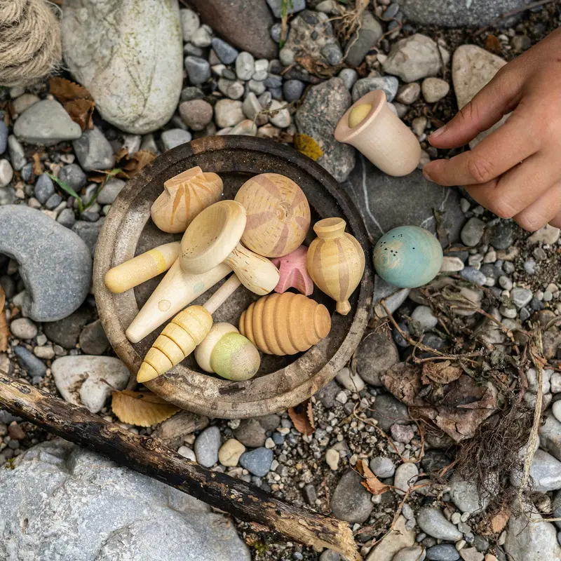 Wooden Toys - Wonders - 12 Figures